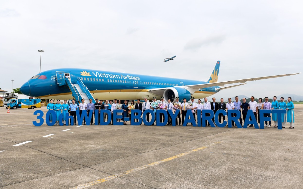 Vietnam Airlines Receives Fifth Boeing 787-10 Aircraft